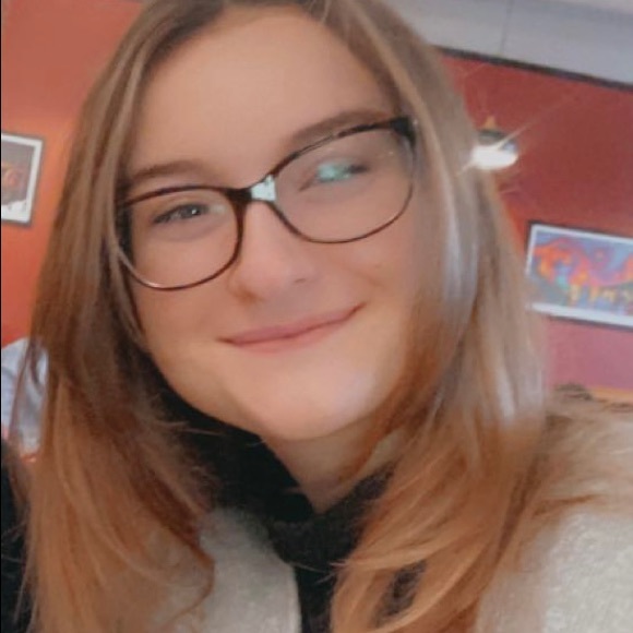 Meet your Posher, Ashlyn - Picture 1 of 1